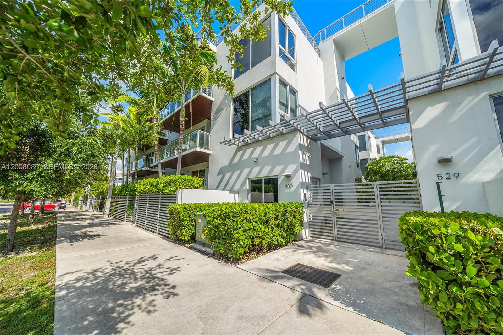 545 SW 11th St # 208, Miami FL 33129