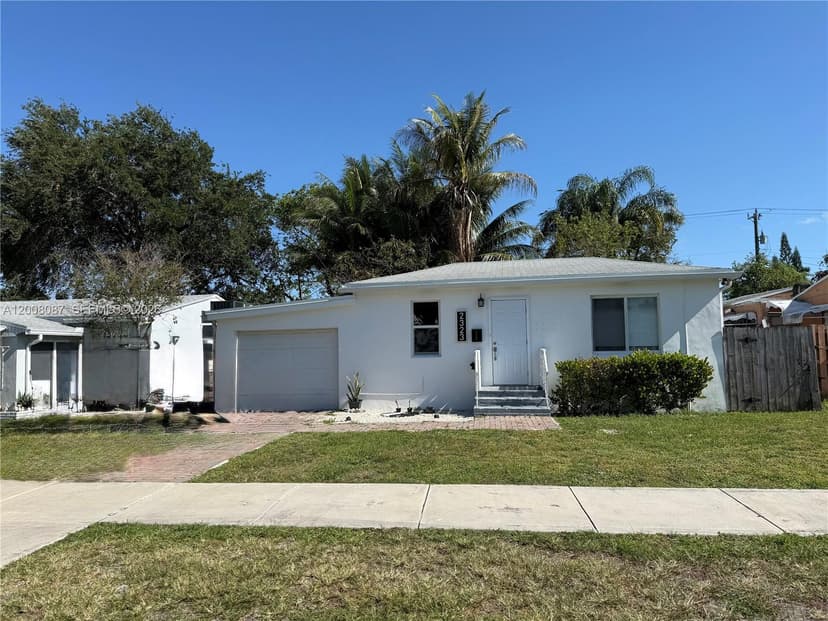 2323 Cleveland St, Hollywood FL 33020