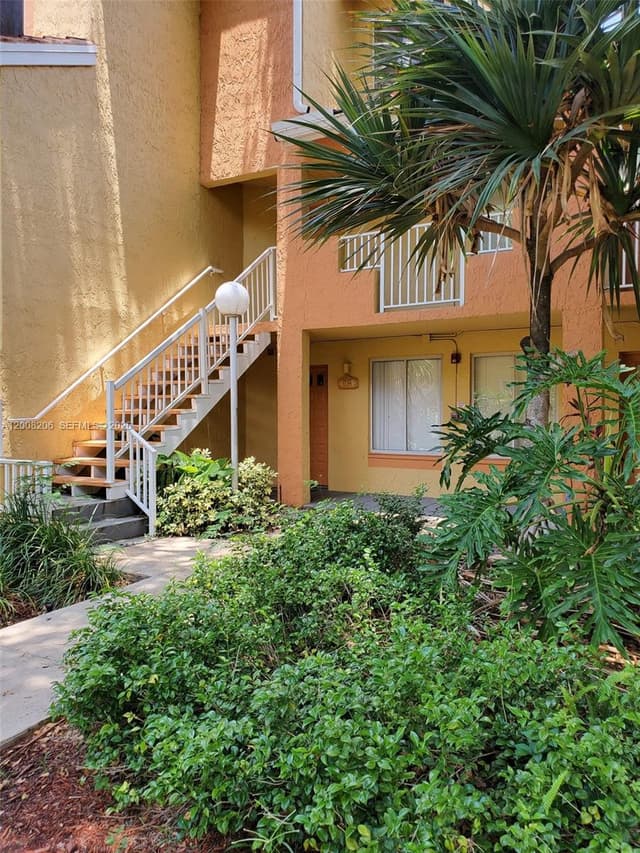 1154 Coral Club Dr # 1154, Coral Springs FL 33071 - Coral Springs, FL - Photo 2