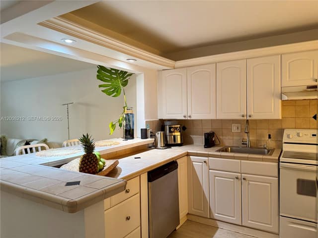 7928 West Dr # 307, North Bay Village FL 33141 - North Bay Village, FL - Photo 5