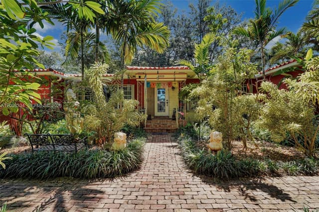 9325 NE 5th Ave, Miami Shores FL 33138 - Miami Shores, FL - Photo 2