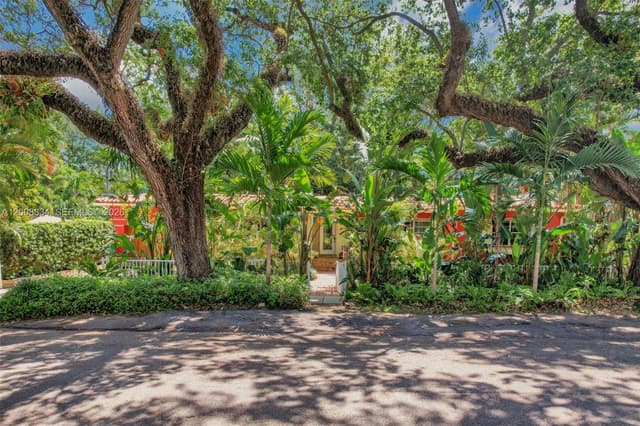 9325 NE 5th Ave, Miami Shores FL 33138 - Miami Shores, FL - Photo 5