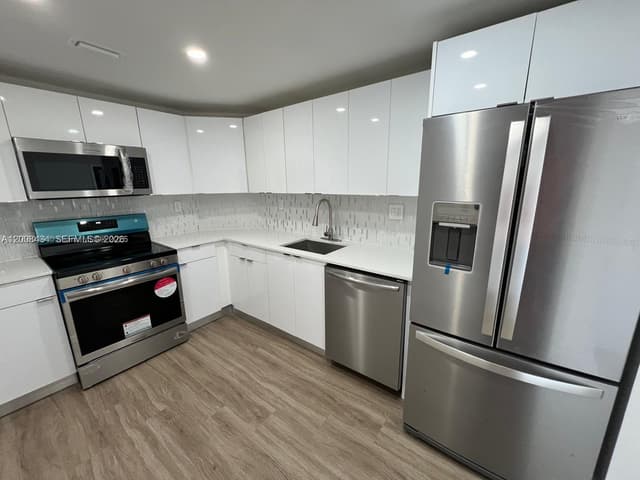 500 Bayview Dr # 1120, Sunny Isles Beach FL 33160 - Sunny Isles Beach, FL - Photo 2
