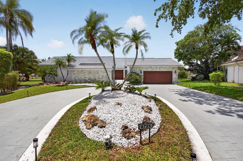 8725 Banyan Court, Tamarac FL 33321