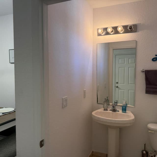 976 Abaco Lane, Riviera Beach FL 33404 - Riviera Beach, FL - Photo 4