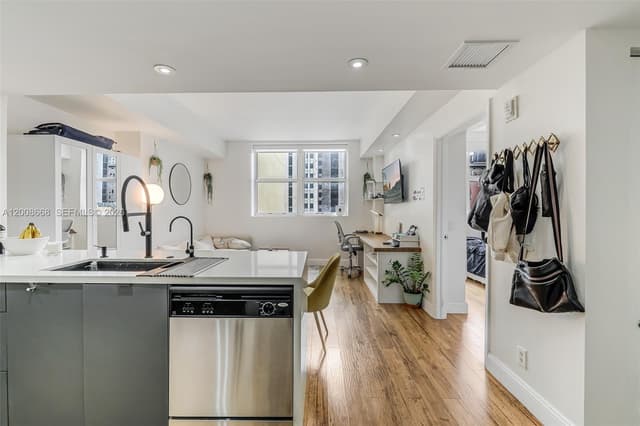 111 E Flagler St # 708, Miami FL 33131 - Miami, FL - Photo 4