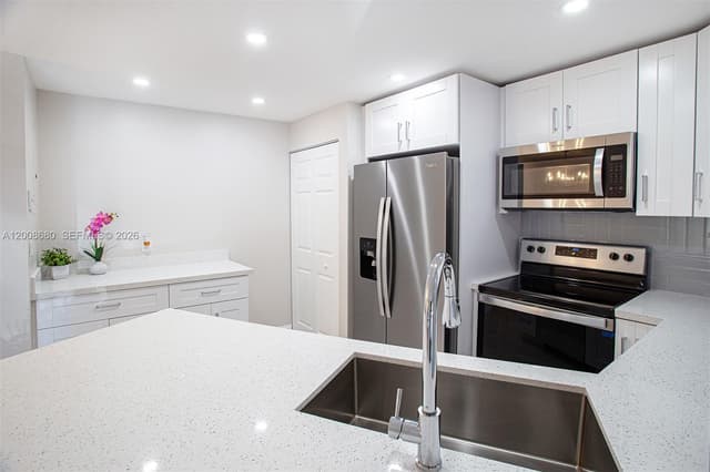 7527 S Oriole Blvd # 101, Delray Beach FL 33446 - Delray Beach, FL - Photo 2