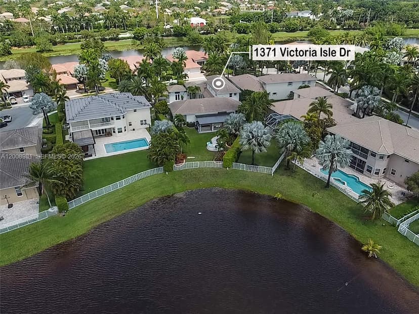 1371 Victoria Isle Dr, Weston FL 33327