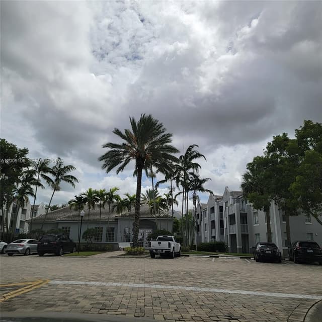 711 SW 111th Way # 301, Pembroke Pines FL 33025 - Pembroke Pines, FL - Photo 2