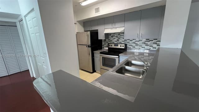 711 SW 111th Way # 301, Pembroke Pines FL 33025 - Pembroke Pines, FL - Photo 6
