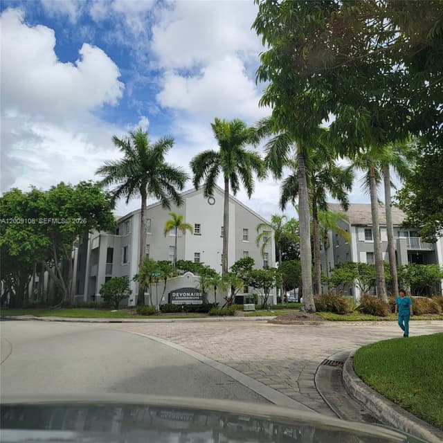 711 SW 111th Way # 301, Pembroke Pines FL 33025 - Pembroke Pines, FL - Photo 3