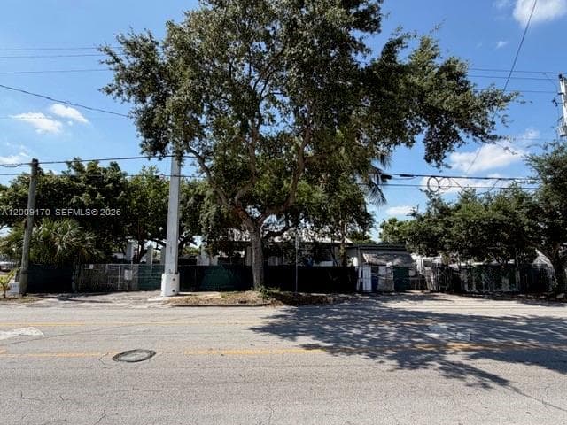 890 E 52nd St, Hialeah FL 33013