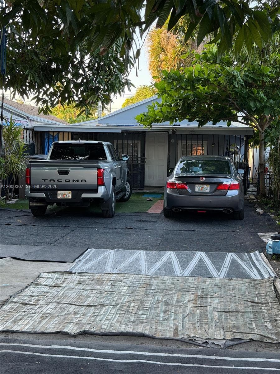 1111 NW 26th St, Miami FL 33127