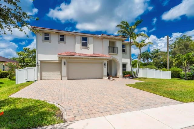 7601 CAVALIA Dr, Davie FL 33328 - Davie, FL - Photo 2