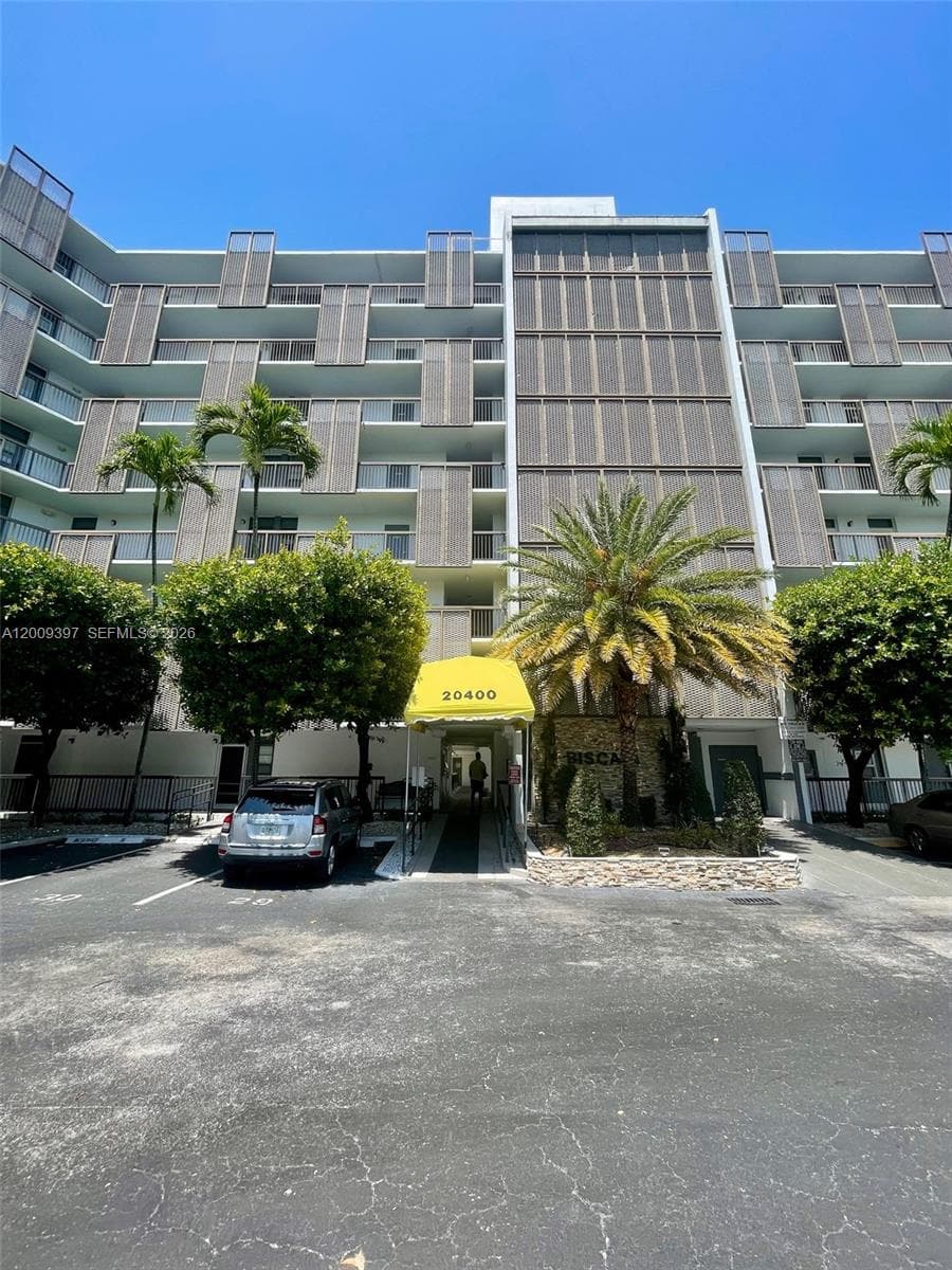20400 W Country Club Dr # 608, Aventura FL 33180 - Aventura, FL - Photo 1