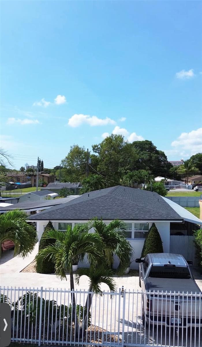 2512 NW 68th St, Miami FL 33147
