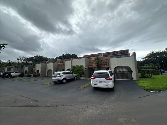 295 Jacaranda Dr # 20, Plantation FL 33324 - Plantation, FL - Photo 2