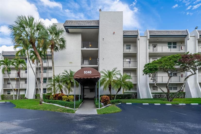 9340 Lagoon Pl # 110, Davie FL 33324
