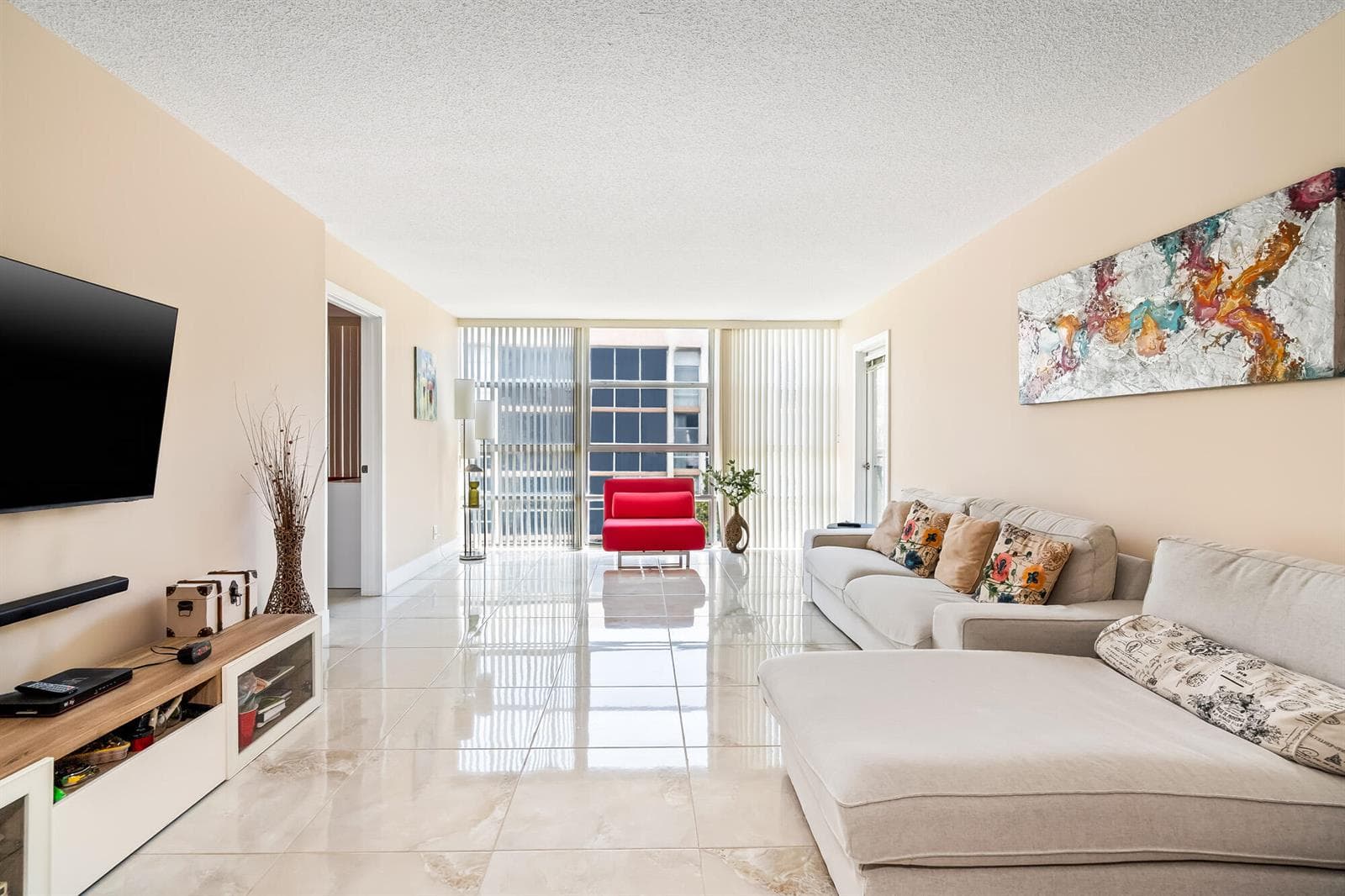 2000 Atlantic Shores Boulevard Apt 410, Hallandale Beach FL 33009 - Hallandale Beach, FL - Photo 1
