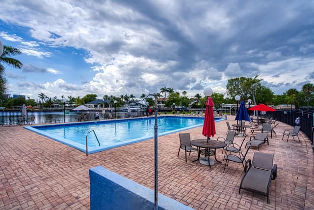 2000 Atlantic Shores Boulevard Apt 410, Hallandale Beach FL 33009 - Hallandale Beach, FL - Photo 5
