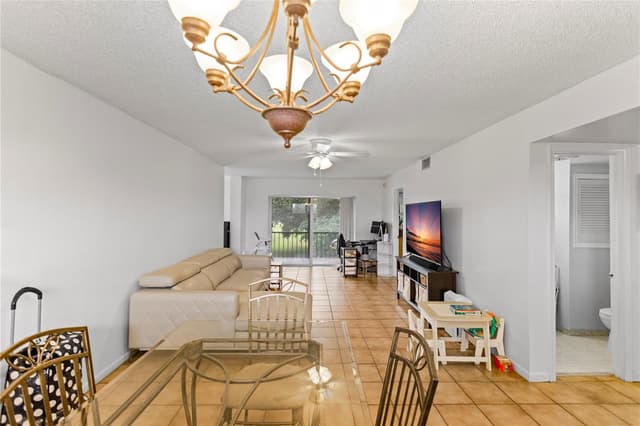 8990 S Hollybrook Boulevard Unit 305, Pembroke Pines FL 33025 - Pembroke Pines, FL - Photo 4