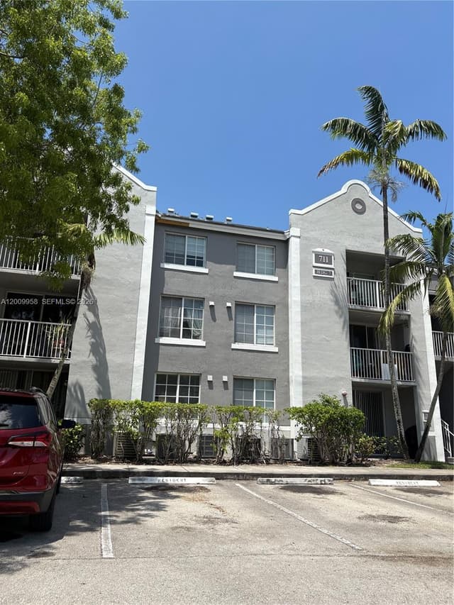 711 SW 111th Way # 202, Pembroke Pines FL 33025 - Pembroke Pines, FL - Photo 4