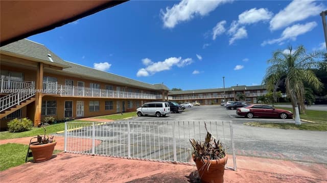 271 NW 177th  St # 104, Miami Gardens FL 33169 - Miami Gardens, FL - Photo 3