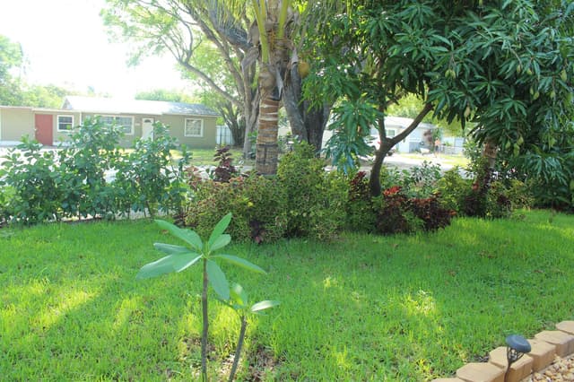 431 S Chillingworth Drive, West Palm Beach FL 33409 - West Palm Beach, FL - Photo 3