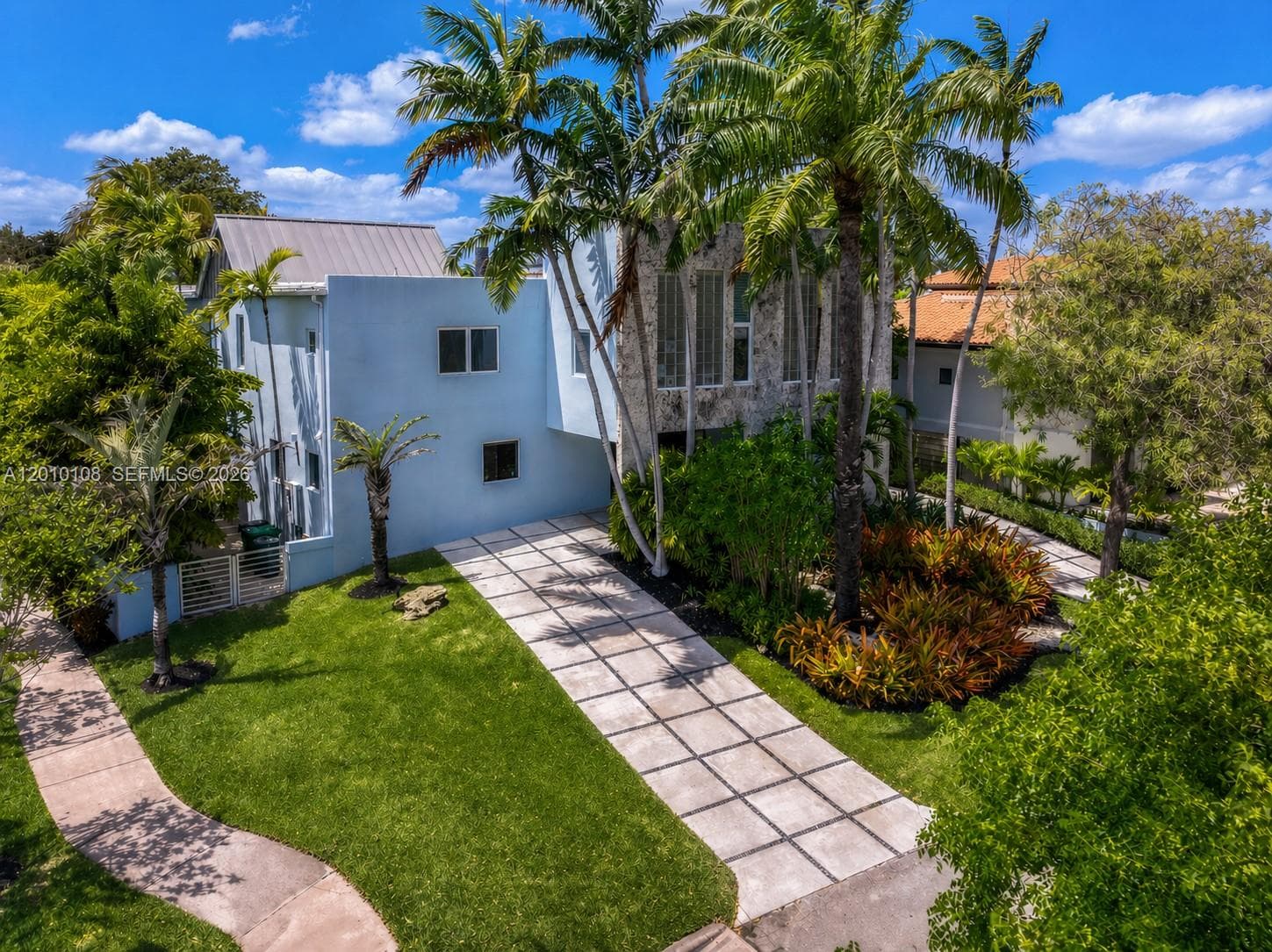 690 Warren Ln, Key Biscayne FL 33149
