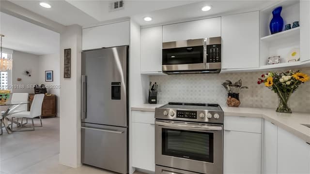 300 Bayview Dr # 605, Sunny Isles Beach FL 33160 - Sunny Isles Beach, FL - Photo 7