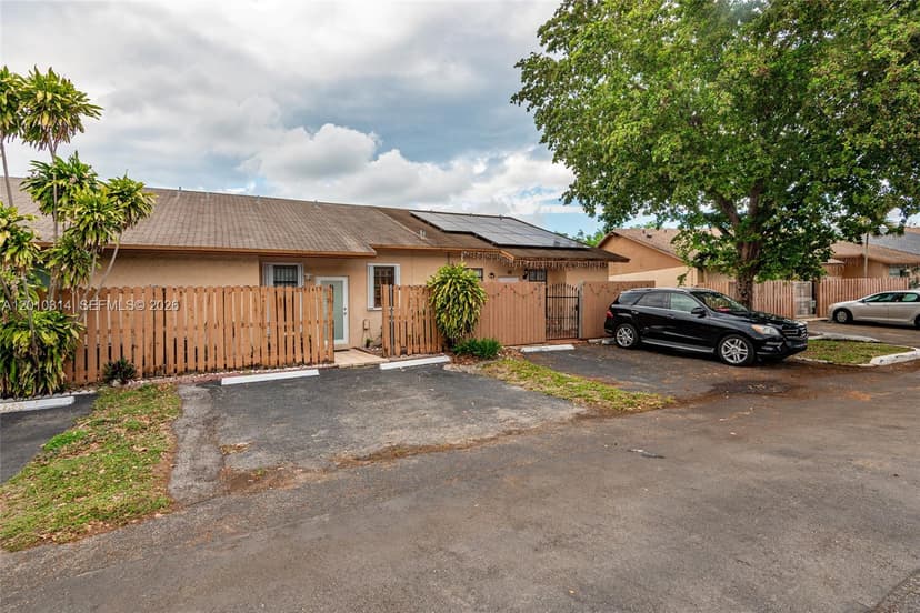 6745 NW 192nd Ln, Hialeah FL 33015