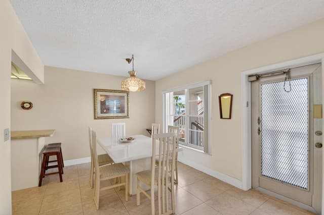 202 Wellington D, West Palm Beach FL 33417 - West Palm Beach, FL - Photo 6