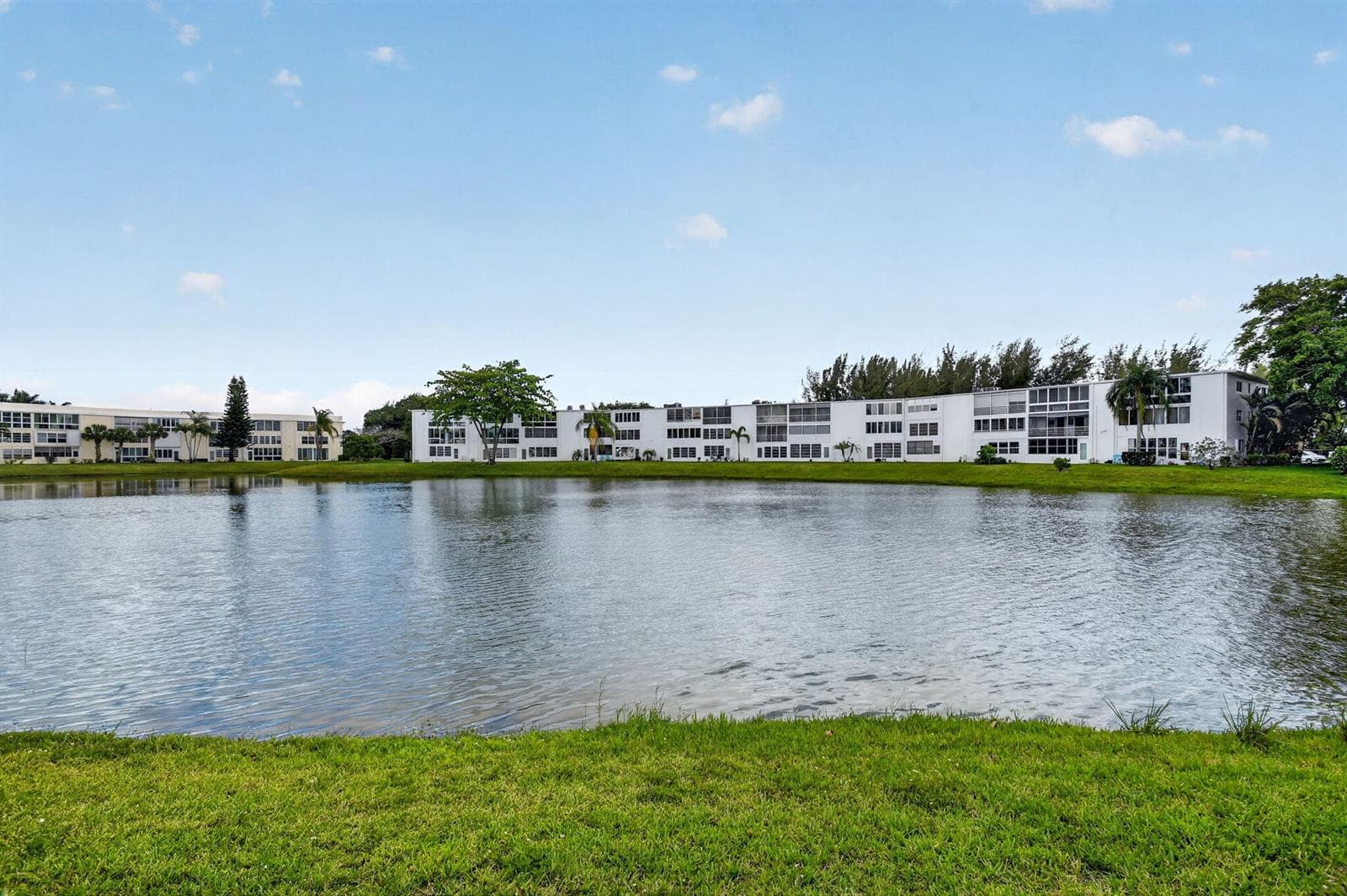 202 Wellington D, West Palm Beach FL 33417 - West Palm Beach, FL - Photo 1