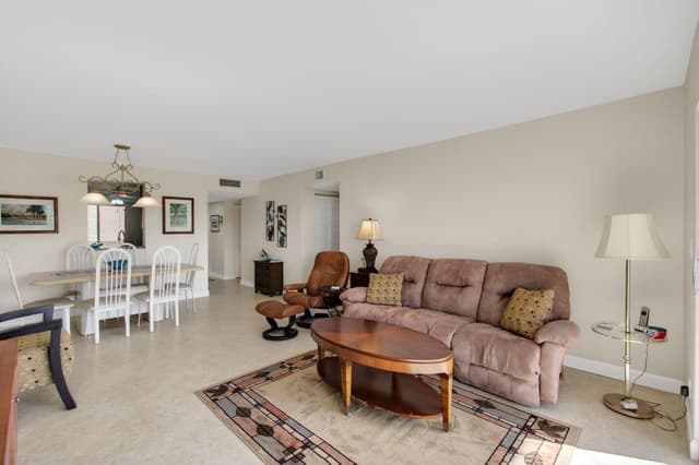 7006 Huntington Lane # 404, Delray Beach FL 33446 - Delray Beach, FL - Photo 4