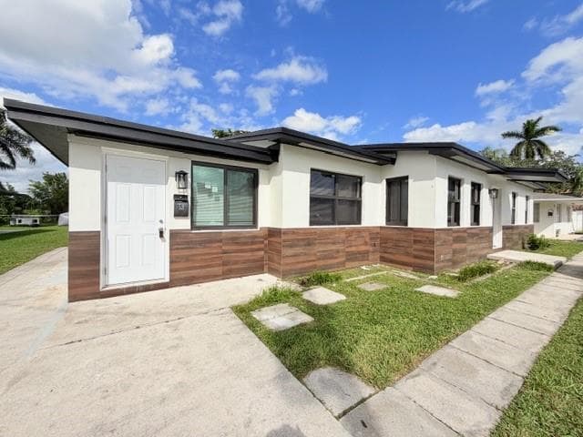 53 NE 16th Place, Fort Lauderdale FL 33305 - Fort Lauderdale, FL - Photo 1