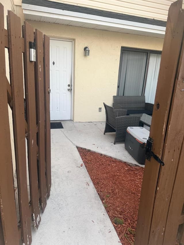 645 Executive Center Drive # 105, West Palm Beach FL 33401 - West Palm Beach, FL - Photo 3