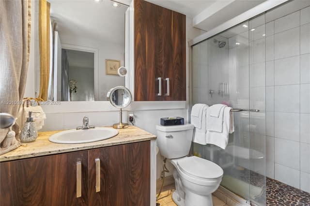 2850 Somerset Dr # 410L, Lauderdale Lakes FL 33311 - Lauderdale Lakes, FL - Photo 4