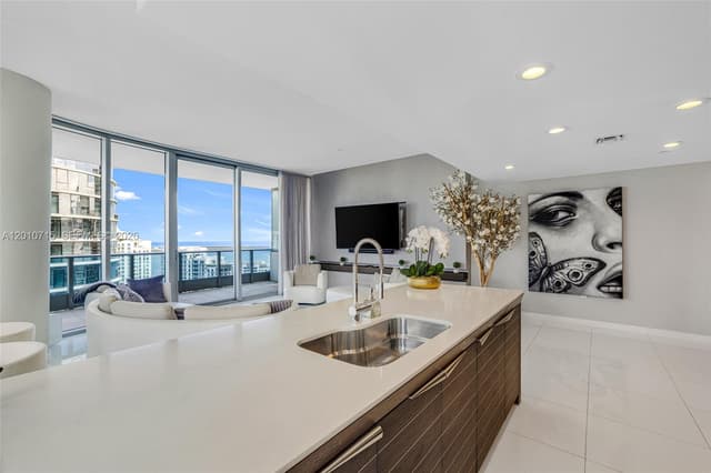 200 Biscayne Boulevard Way # 4401, Miami FL 33131 - Miami, FL - Photo 6