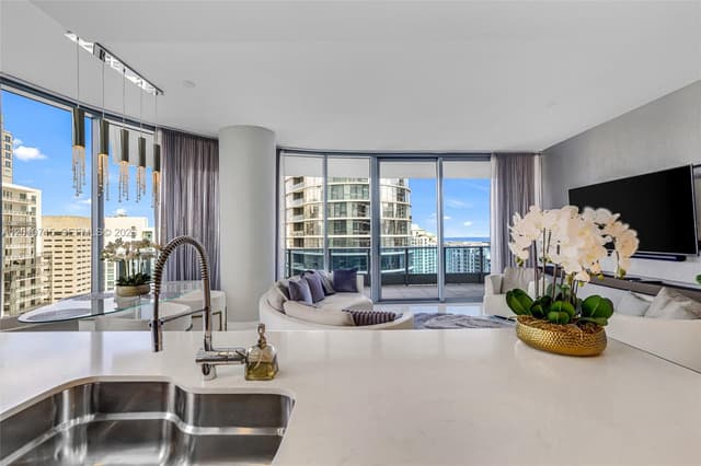 200 Biscayne Boulevard Way # 4401, Miami FL 33131 - Miami, FL - Photo 5
