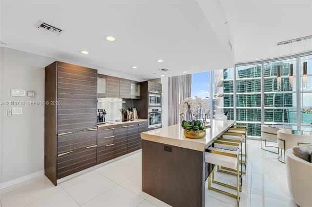 200 Biscayne Boulevard Way # 4401, Miami FL 33131 - Miami, FL - Photo 4