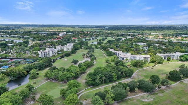 575 Oaks Ln # 508, Pompano Beach FL 33069 - Pompano Beach, FL - Photo 2