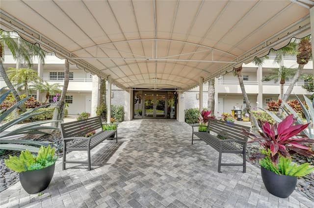 575 Oaks Ln # 508, Pompano Beach FL 33069 - Pompano Beach, FL - Photo 3