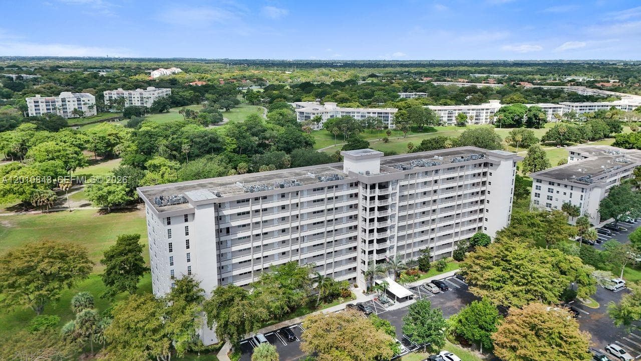 575 Oaks Ln # 508, Pompano Beach FL 33069