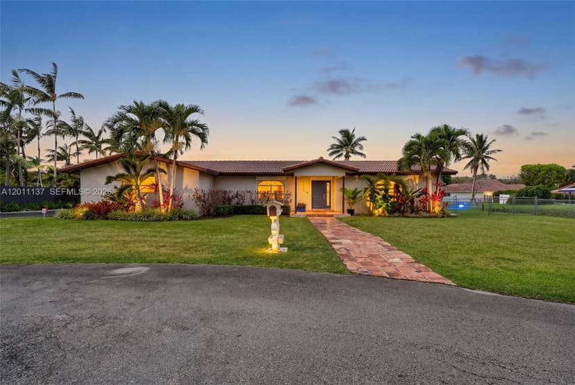 8005 SW 106th St, Miami FL 33156