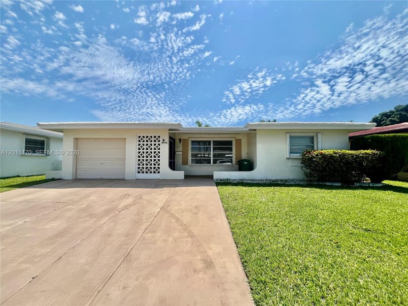 4402 NW 43rd Ter, Tamarac FL 33319