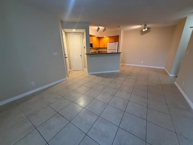 3390 N Pinewalk Drive # 1012, Margate FL 33063 - Margate, FL - Photo 4