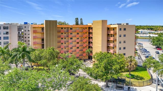 16400 NE 17th Ave # 206, North Miami Beach FL 33162 - North Miami Beach, FL - Photo 2