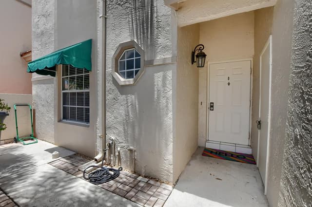 6563 Via Regina, Boca Raton FL 33433 - Boca Raton, FL - Photo 2