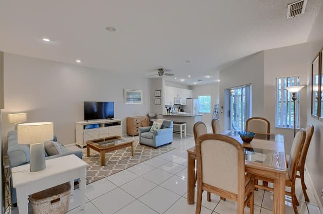 6563 Via Regina, Boca Raton FL 33433 - Boca Raton, FL - Photo 4
