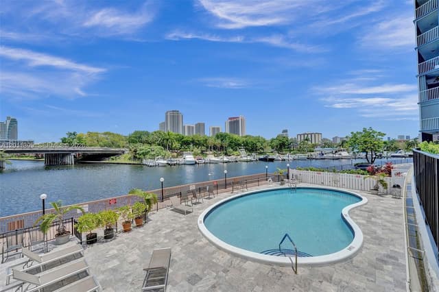 300 Diplomat Pkwy # 204, Hallandale Beach FL 33009 - Hallandale Beach, FL - Photo 4